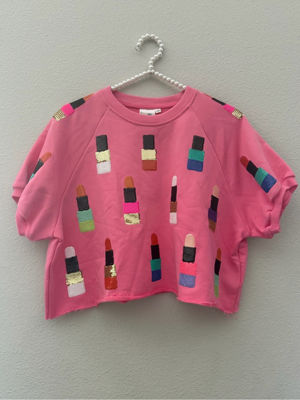 BRAND NEW W/O TAGS • QUEEN OF SPARKLES • QOS • LIPSTICK SHIRT • SIZE XS
